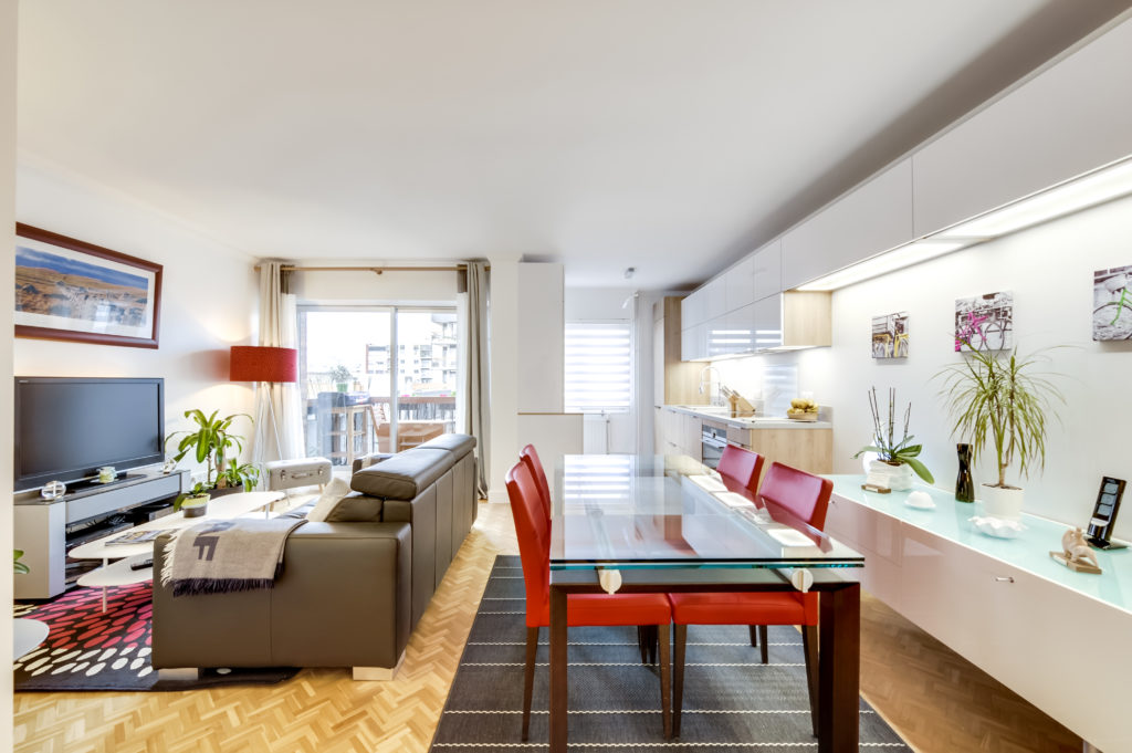 Rénovation de la salle à manger d'un appartement style contemporain à Paris -