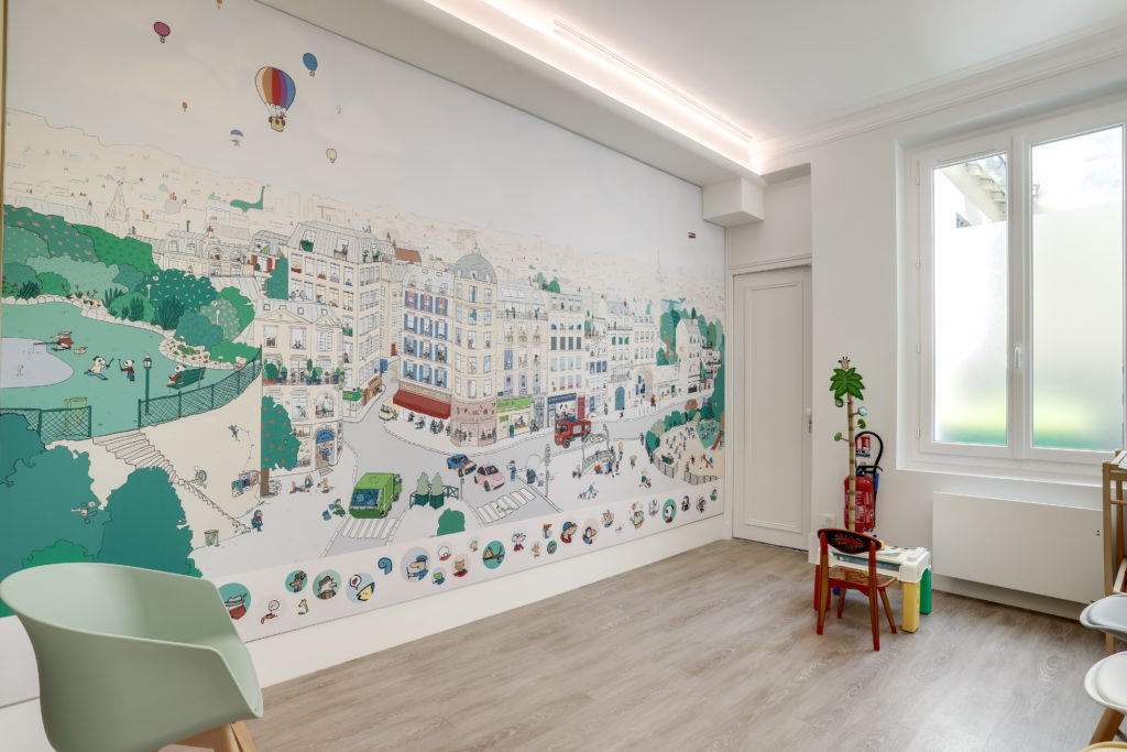 Rénovation d'un cabinet de pédiatrie à Paris : vue sur la salle d'attente